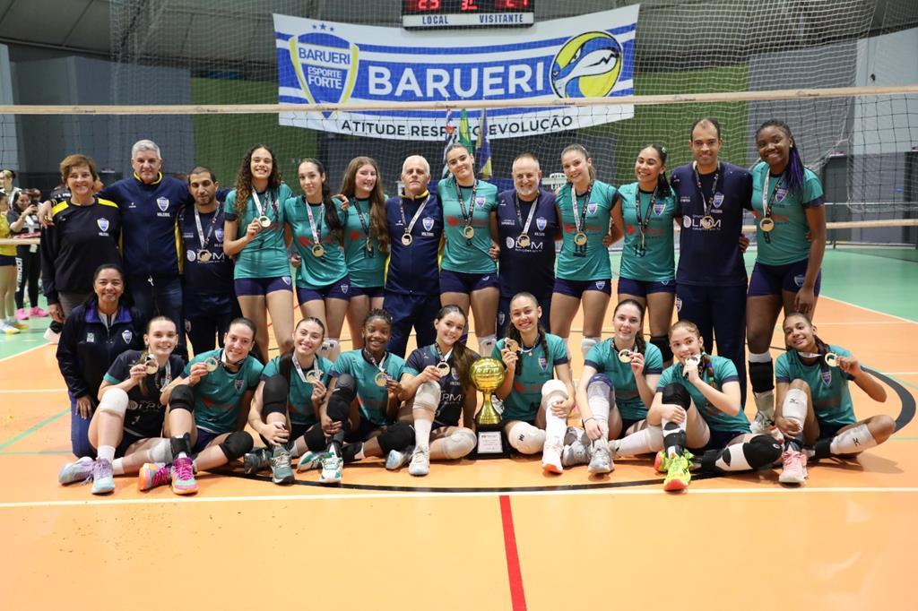 Barueri comemora título no Sub-15 de Vôlei e campanha histórica no Sub-14