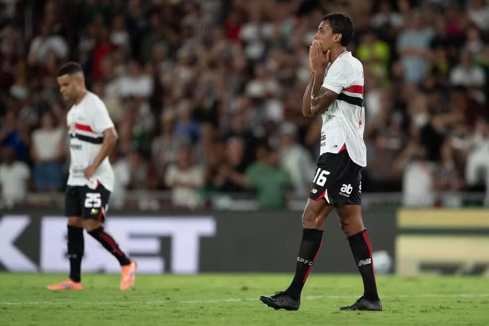 Luiz Gustavo desabafa e cobra diretoria do São Paulo: 