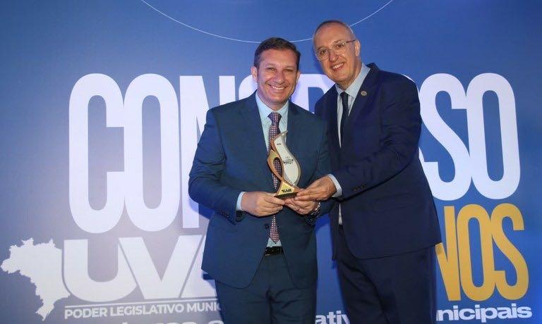 Presidente Wilson Zuffa recebe prêmio de reconhecimento por atuação legislativa