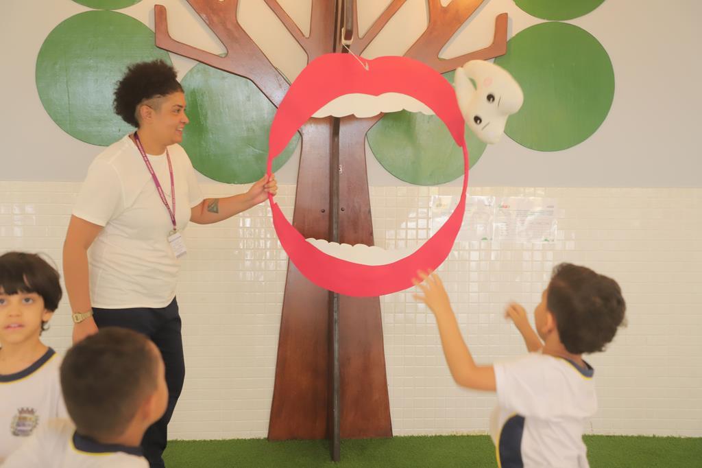 Sorrisos Saudáveis” aborda saúde bucal para pais, filhos e educadores