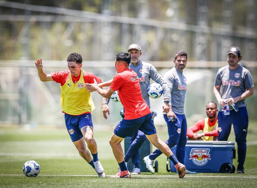 Vagner Mancini esboça provável escalação do Bragantino para enfrentar o Flamengo