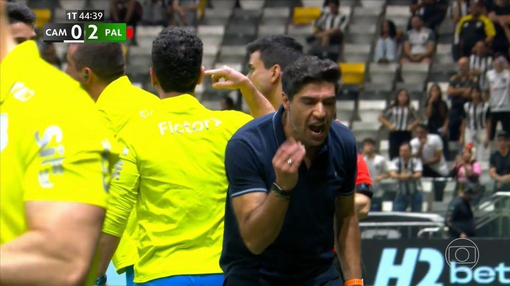 Abel Ferreira se revolta com expulsão de Piquerez em Atlético-MG x Palmeiras: 