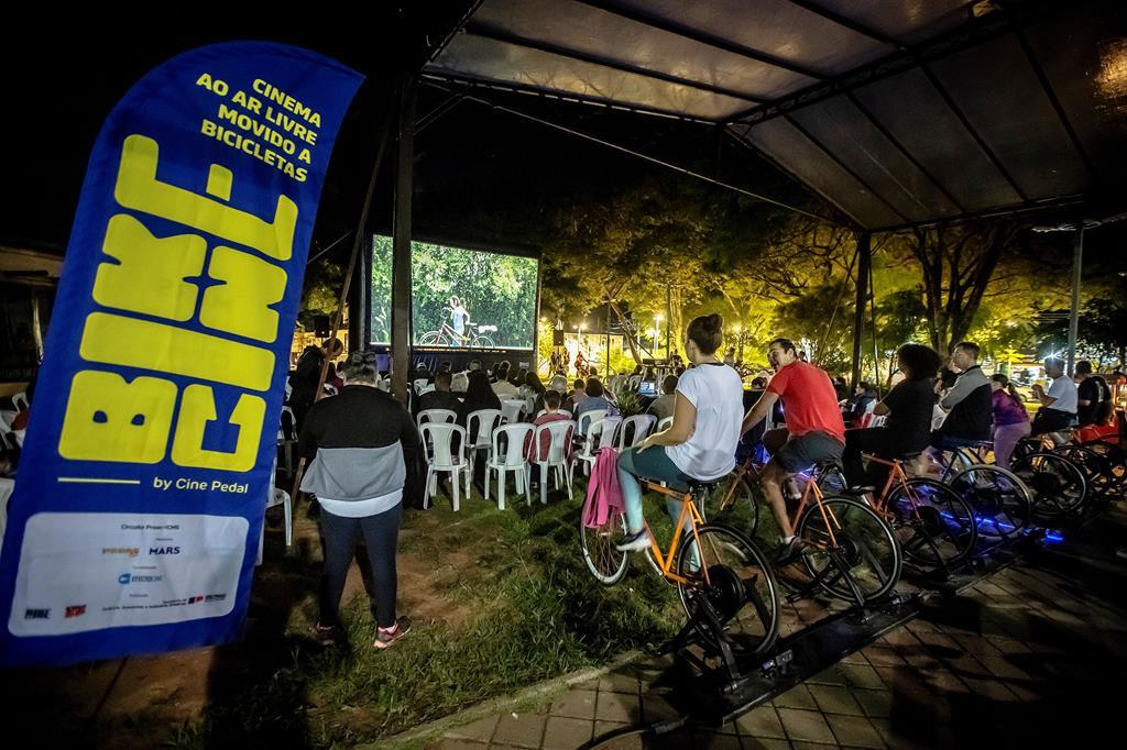 BikeCine transforma pedaladas em energia e diversão neste domingo (7) no Parque Dom José