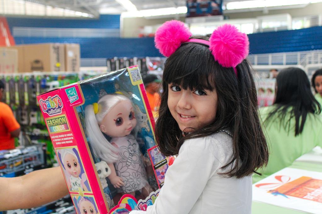 Brinquedos de Natal levam alegria a mais de 60 mil crianças em Barueri
