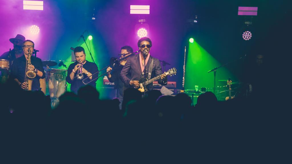 César Menotti & Fabiano e Seu Jorge encerram o Natal Encantado de Barueri 2025