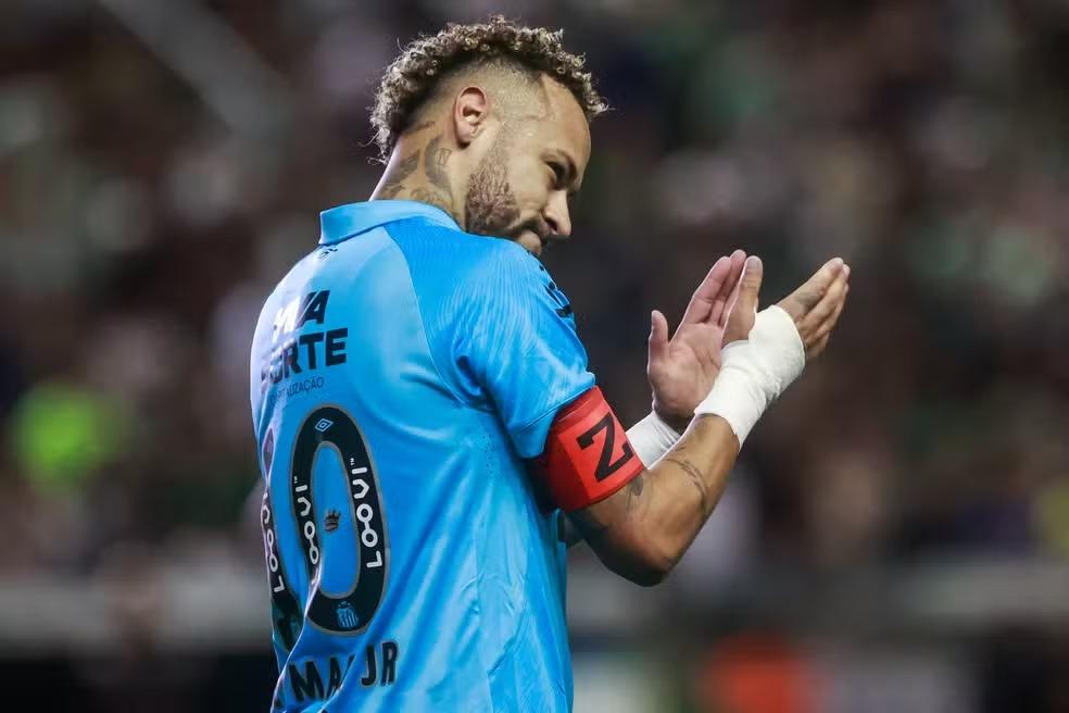 Neymar desconversa sobre futuro, mas diz: 