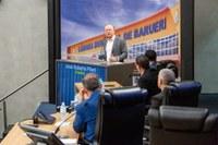 Prefeito participa da última sessão do ano e destaca boa relação com a Câmara