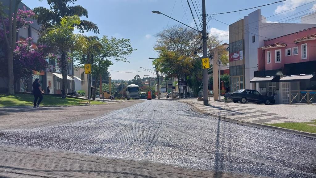 Prefeitura recapeia vias do entorno da unidade de saúde de Aldeia da Serra