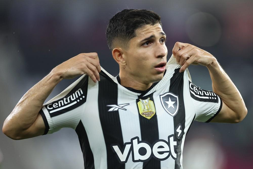 São Paulo vê negociações com o Botafogo se arrastarem e fica pessimista por trocas