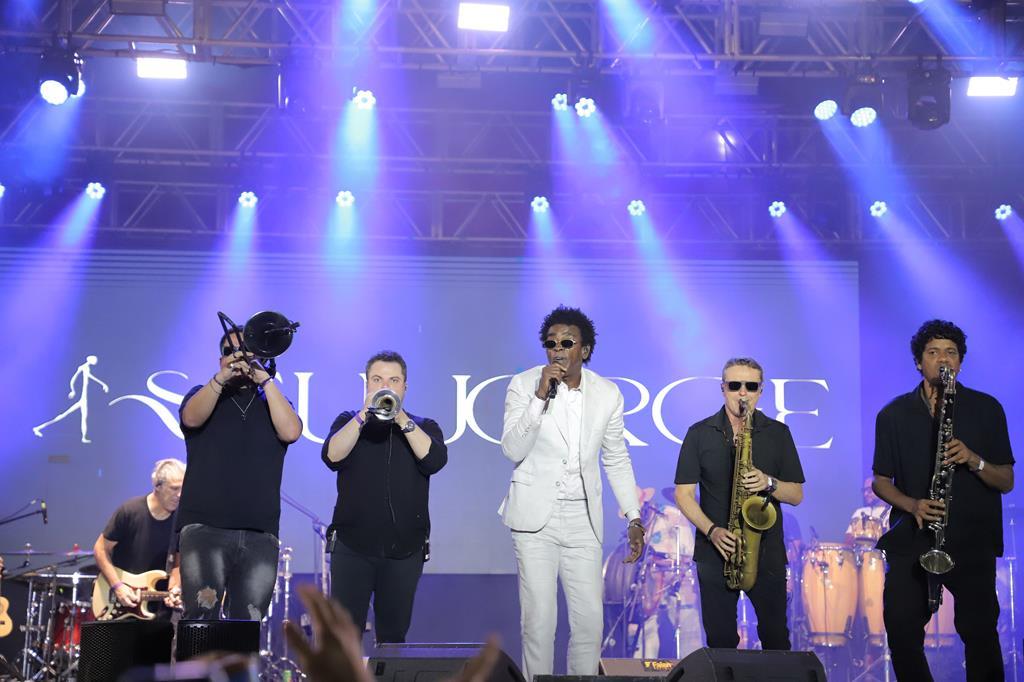 Seu Jorge encerra o Natal Encantado Barueri em grande estilo