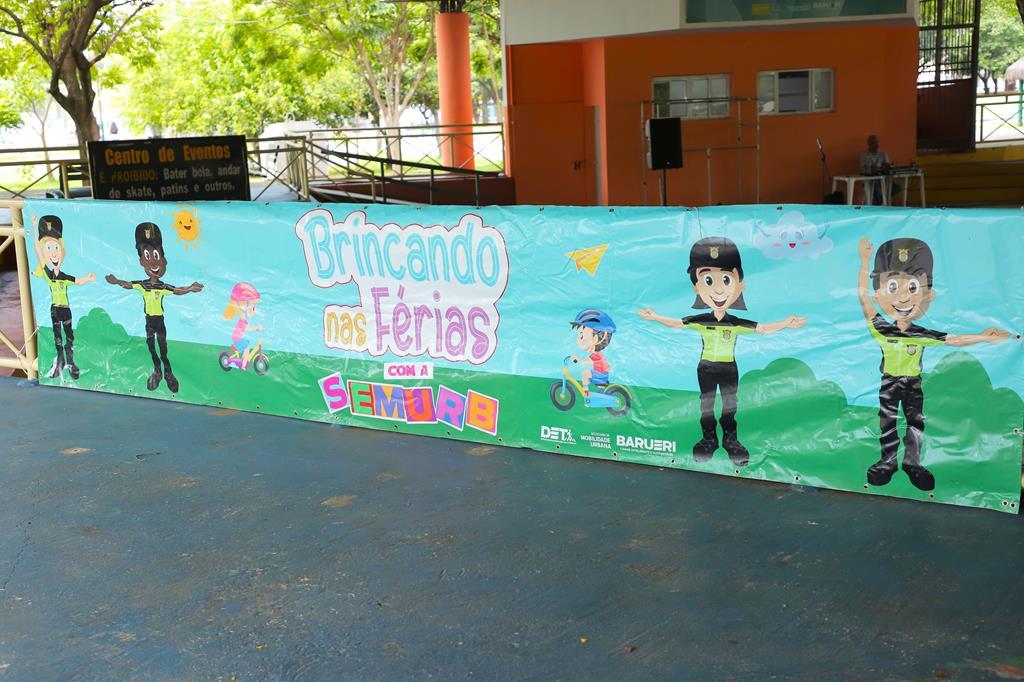 Brincando nas Férias com a Semurb promove conscientização no trânsito no Parque Dom José