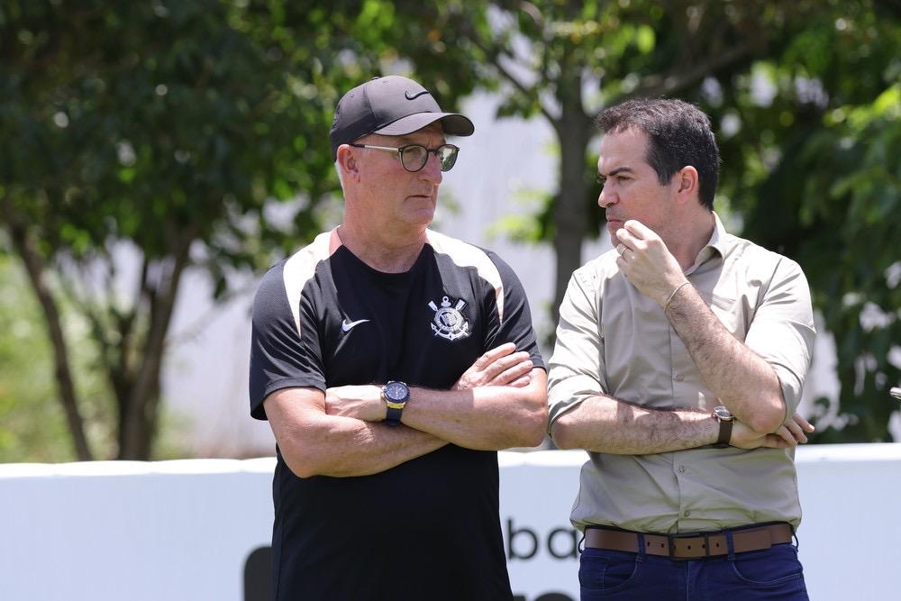 Corinthians vai ao mercado para contratar novo zagueiro após saída de Tchoca