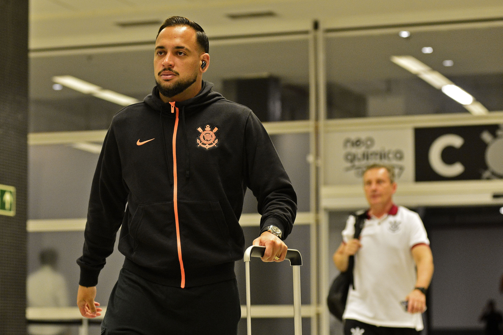 Corinthians volta a oferecer três anos de contrato a Maycon para comprá-lo do Shakhtar