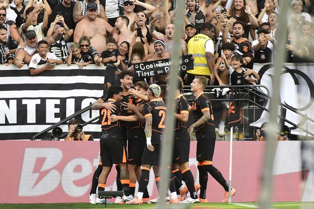 Dorival vê Corinthians consistente na estreia, mas pede atenção no Paulistão: 