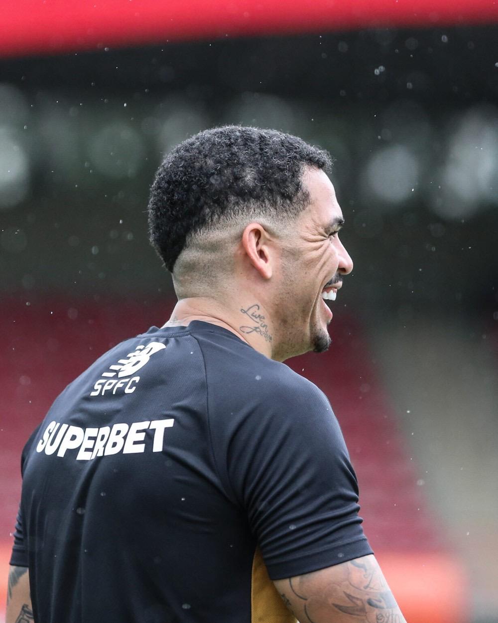 Escalação do São Paulo: Crespo deve usar titulares no clássico contra o Santos