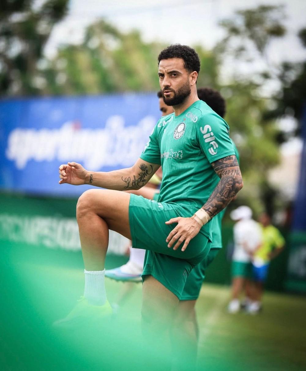 Felipe Anderson sente incômodo no joelho e desfalca Palmeiras contra Atlético-MG no Brasileiro