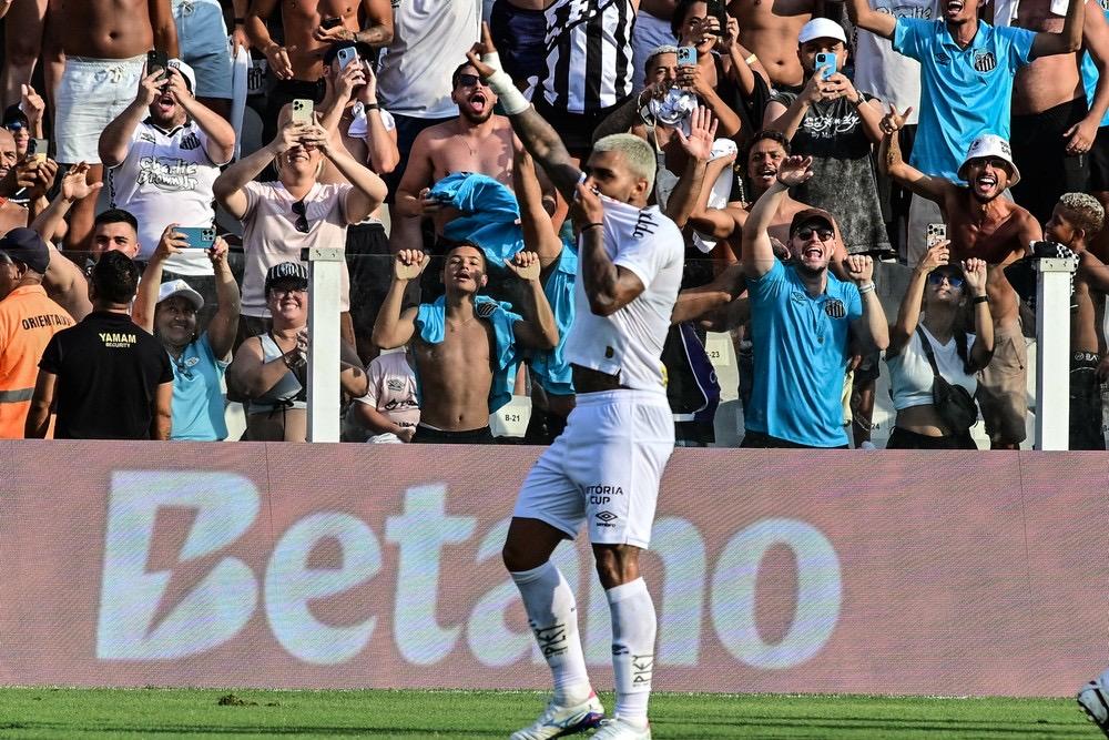 Gabigol valoriza estreia com gol no retorno ao Santos: 