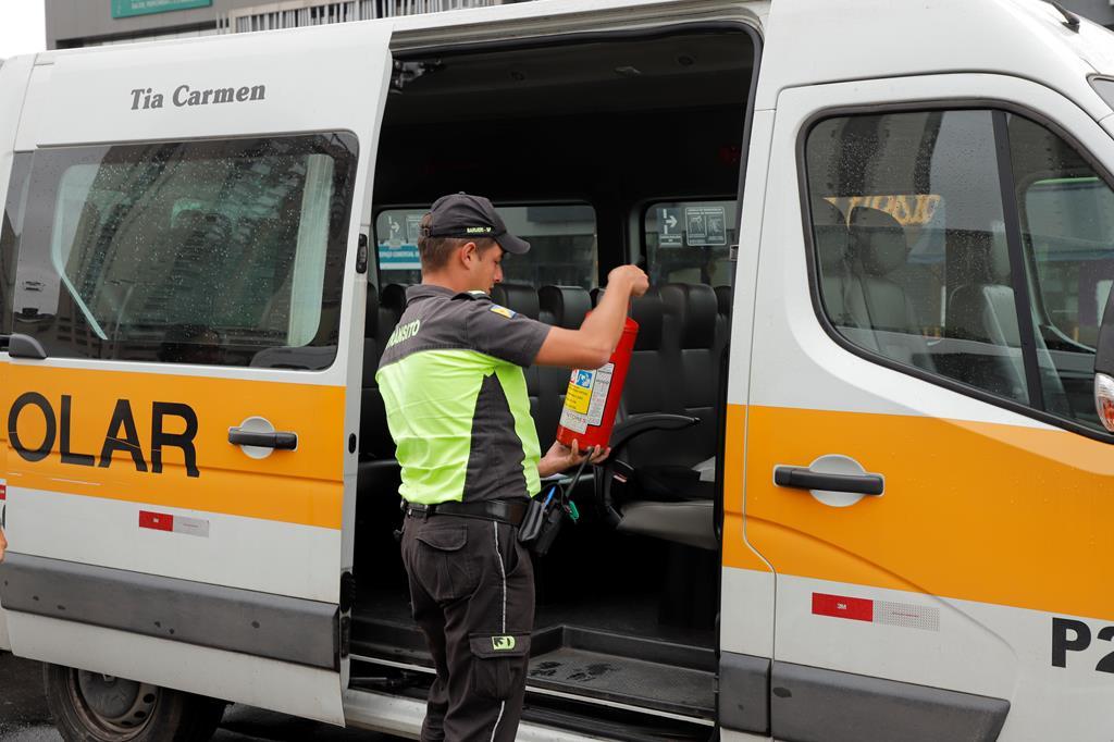 Mobilidade Urbana recebe documentos para inspeção semestral do transporte escolar via cadastro digital