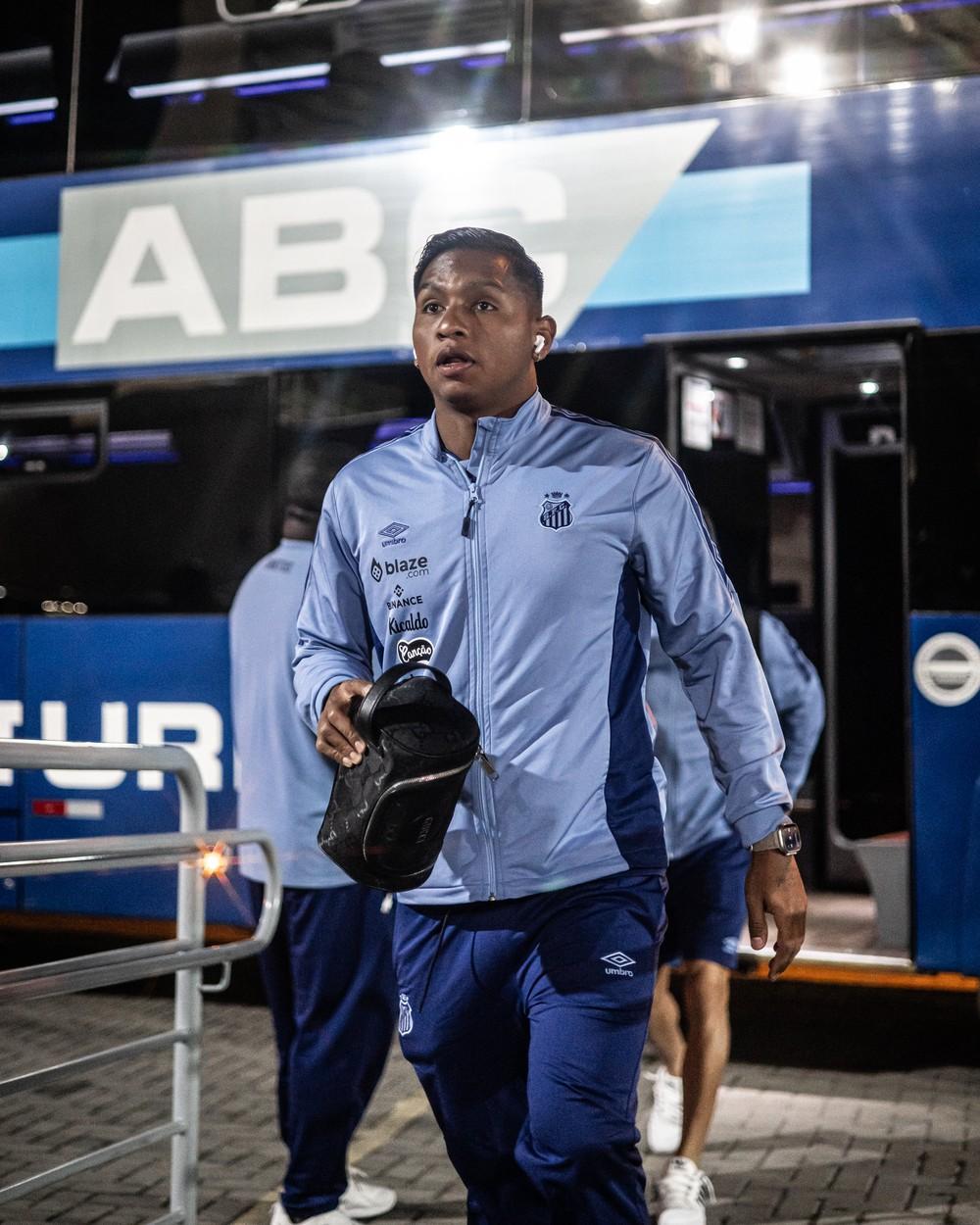 Morelos tem situação indefinida no Santos; dívida pode fazer atleta rescindir com o clube