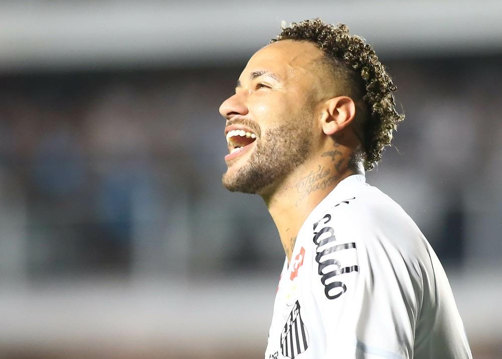 Neymar assina renovação com Santos até o fim de 2026