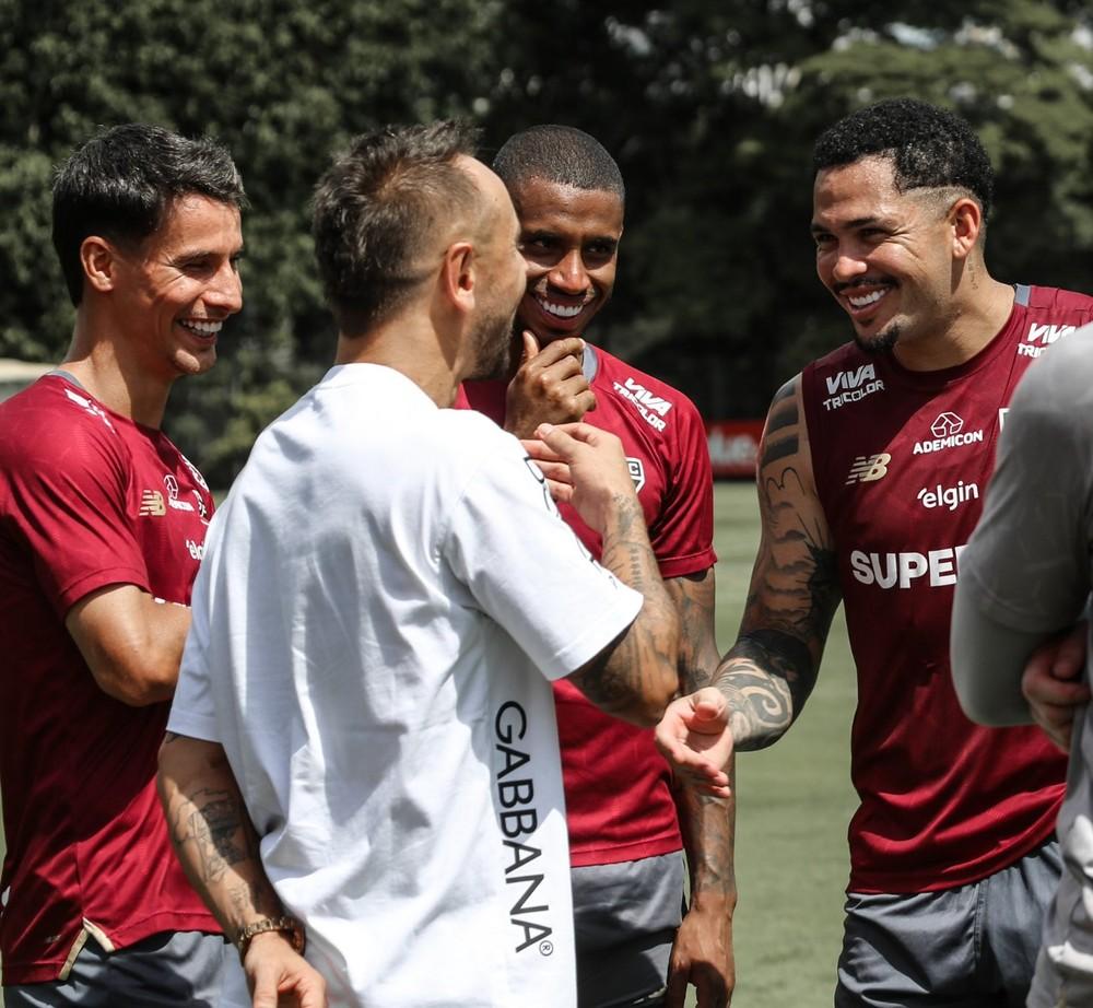 Rafinha revela acordo para o São Paulo pagar atrasados e avisa: 