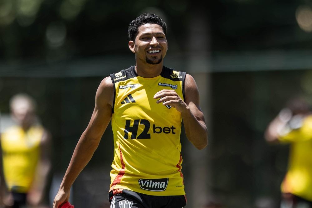 Rony vai ao CT Rei Pelé e fica perto de ser anunciado pelo Santos