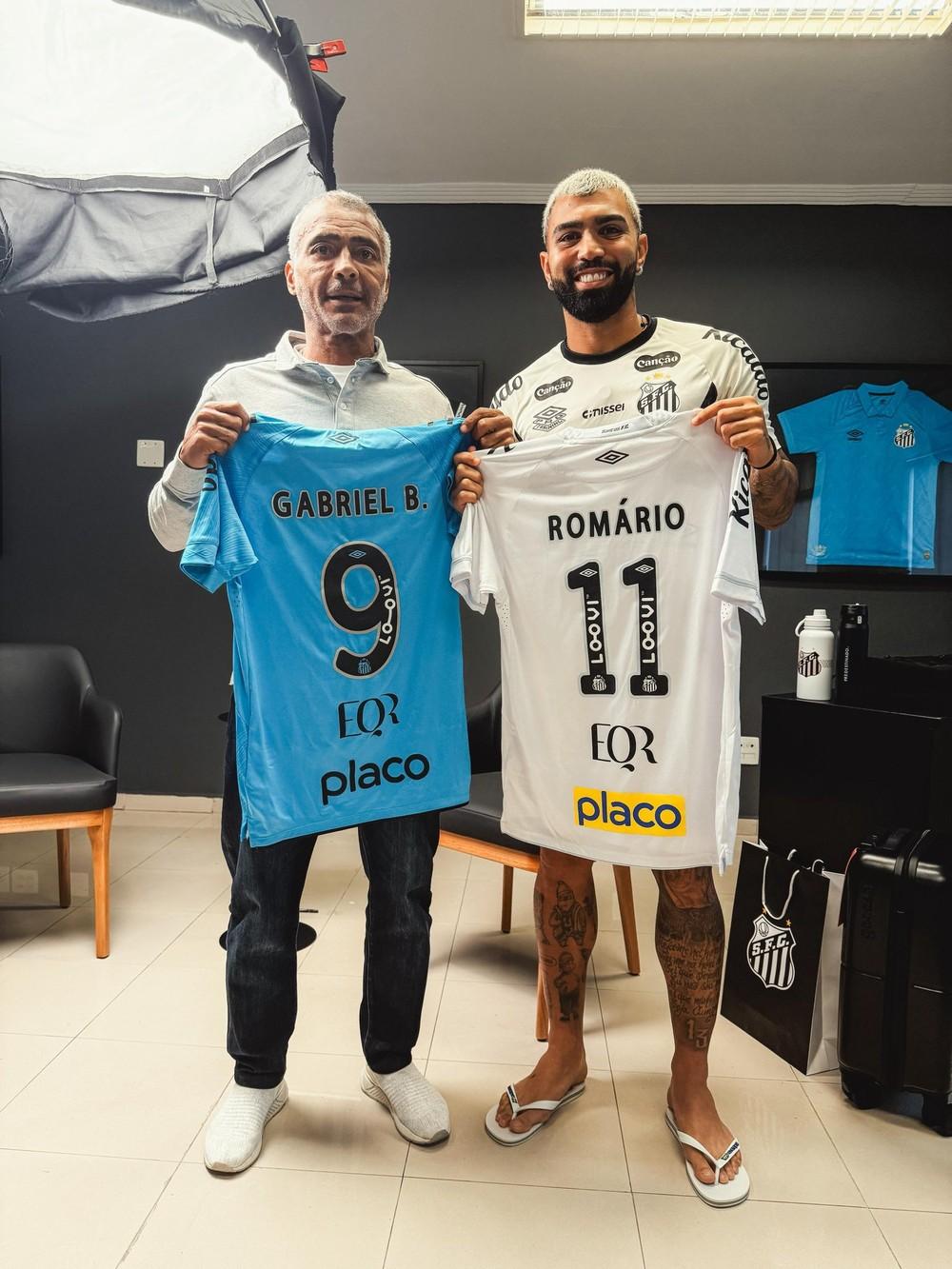 Santos recebe Romário no CT e promove encontro com Gabigol