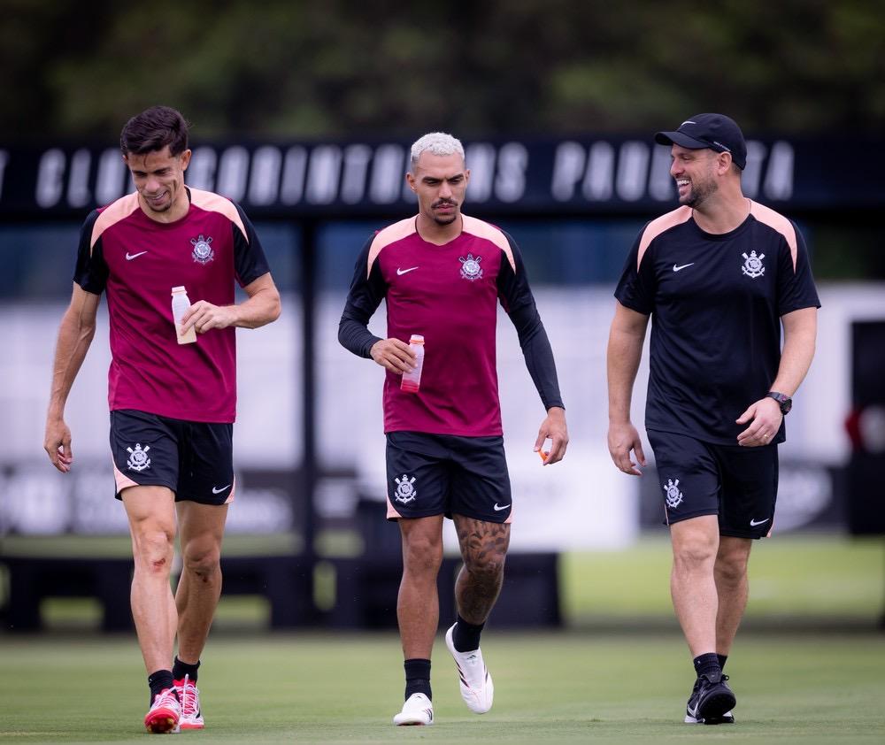 Corinthians faz primeiro clássico com time completo em busca de manter dominância contra rival