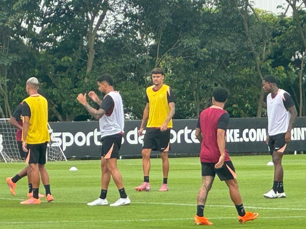 Corinthians se reapresenta com retorno de Tchoca; atacantes titulares ficam fora