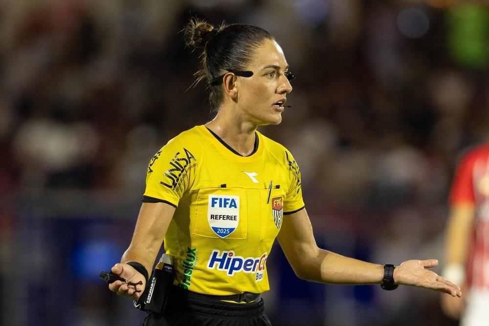 Daiane Muniz será a árbitra da semifinal Palmeiras x São Paulo; veja equipe completa