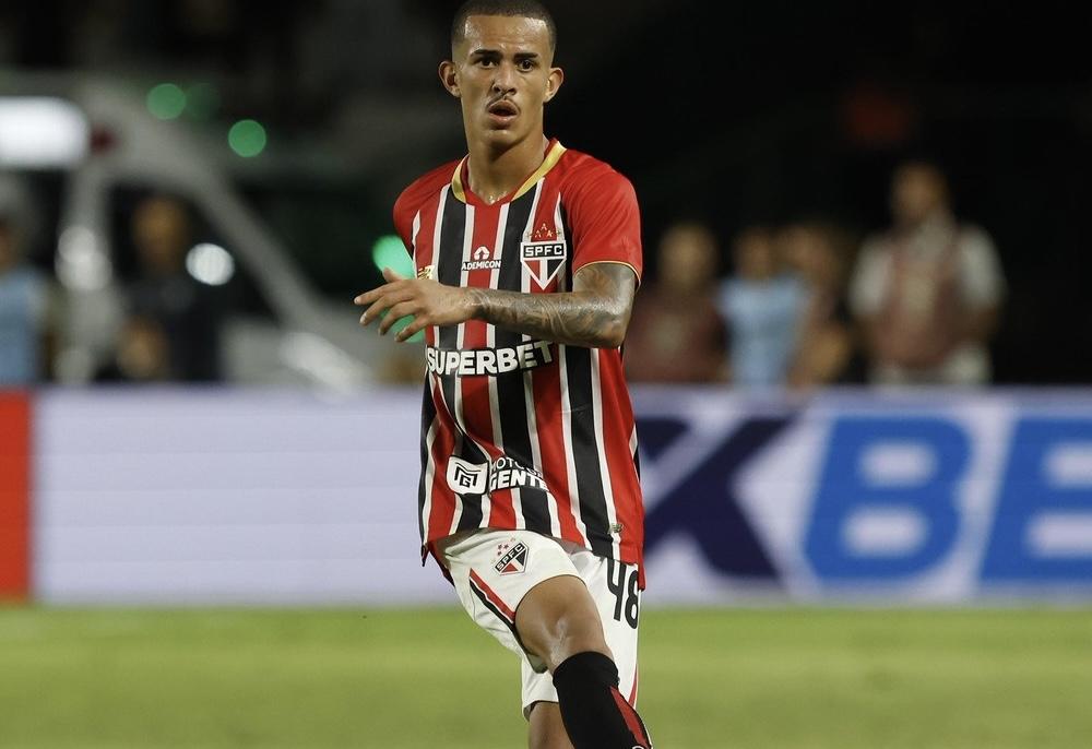 Estreante no São Paulo, Djhordney jogava por um salgado e um refrigerante na infância