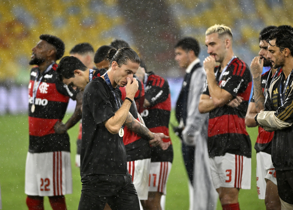 Filipe Luís avalia derrota do Flamengo e vice na Recopa: 