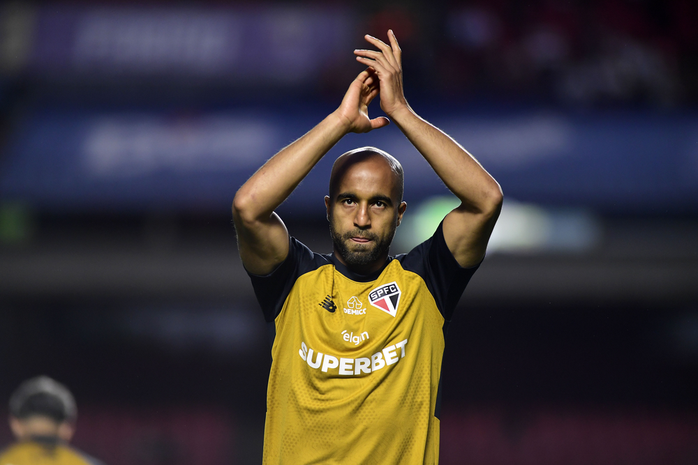 Lucas Moura se aproxima de números do PSG em meio à retomada no São Paulo
