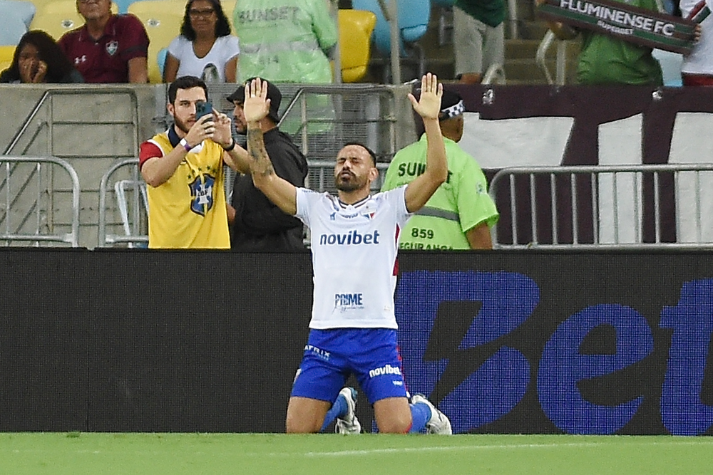 Santos negocia a contratação do atacante Moisés, do Fortaleza