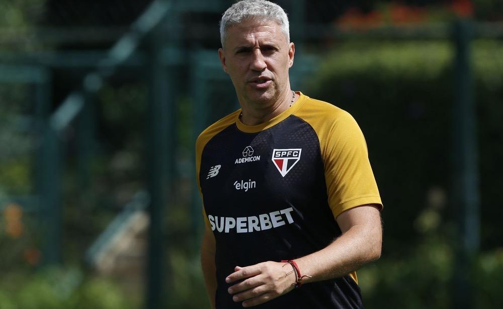 São Paulo treina com Cauly e testa formações contra time de base