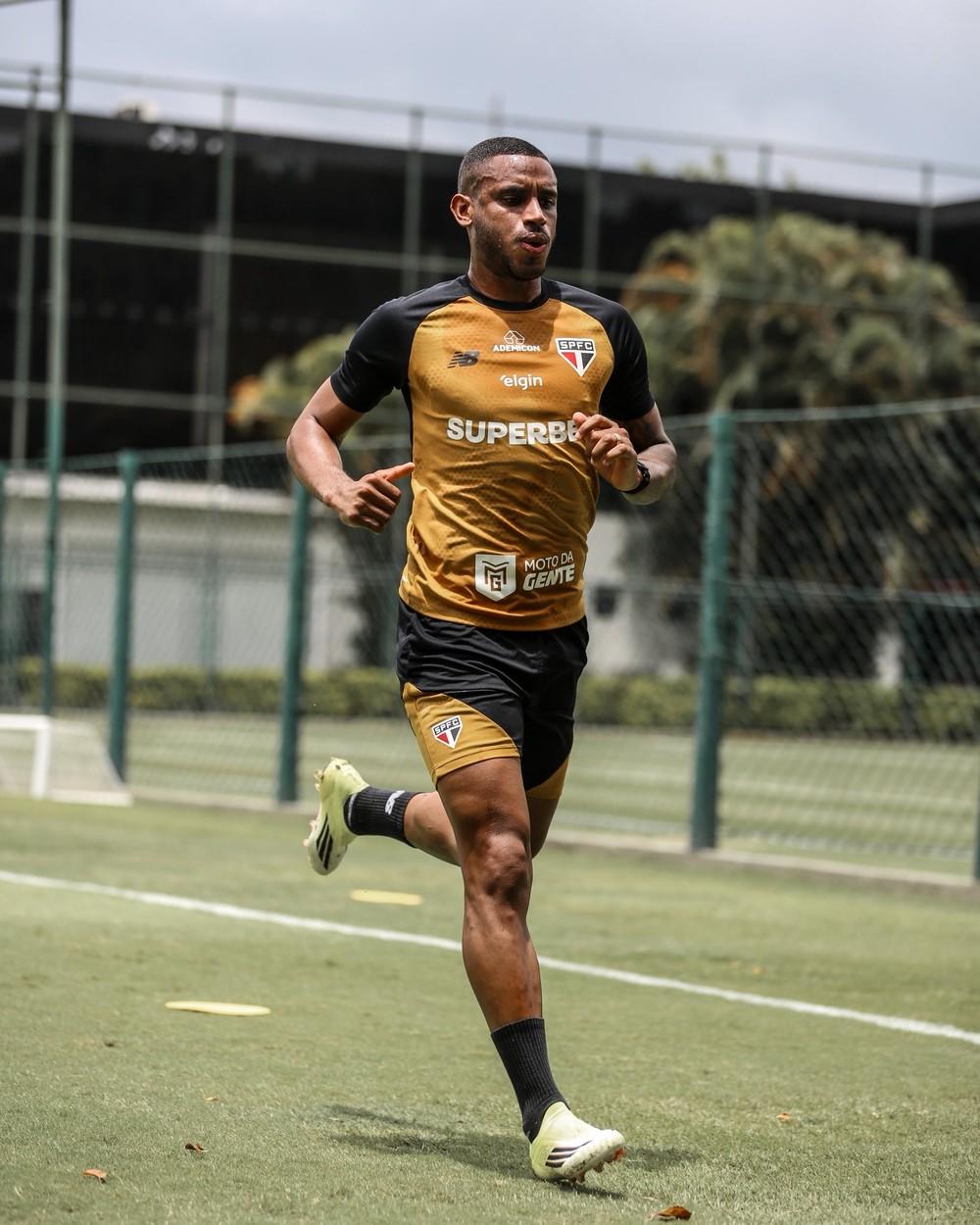 São Paulo treina sem Bobadilla; André Silva se aproxima de retorno