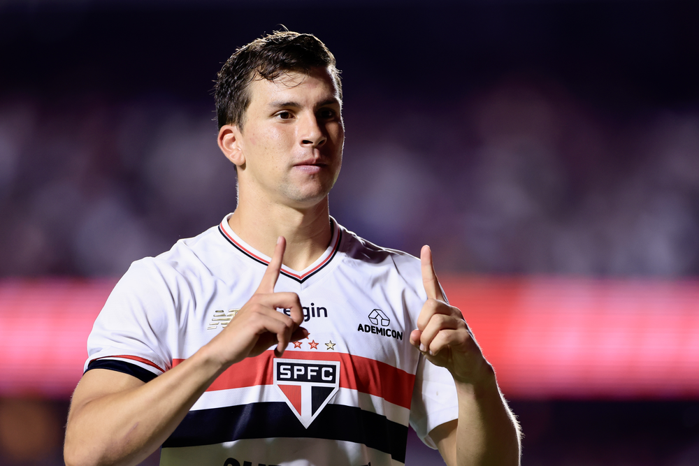Tapia se firma no São Paulo e ganha a confiança de Crespo: 