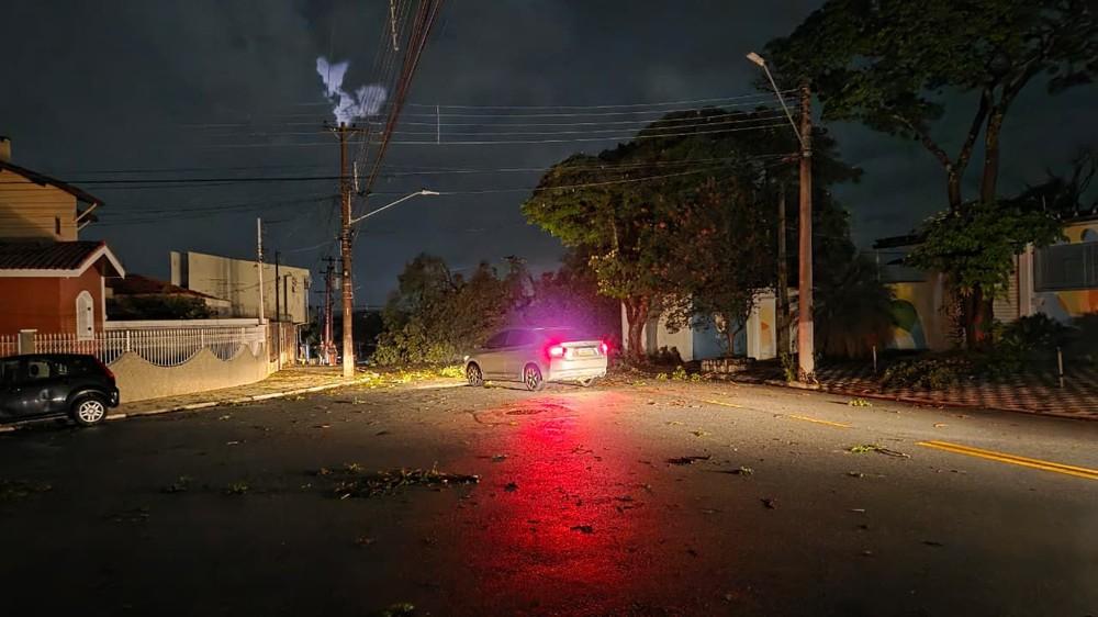 Temporal causa apagão total em cinco cidades de SP