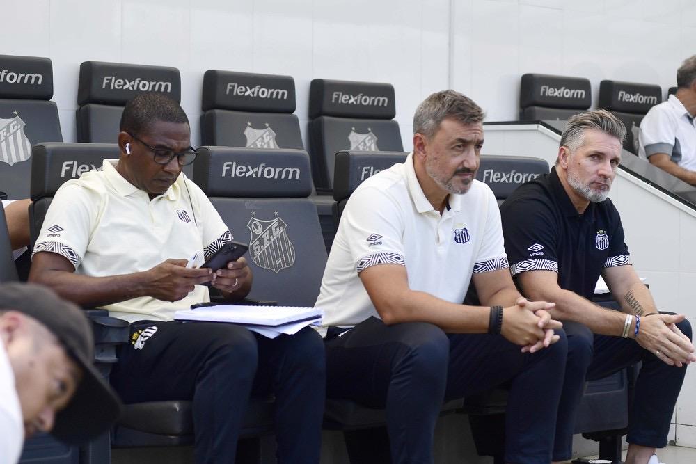 Auxiliar do Santos explica escalação no clássico e analisa Neymar: 