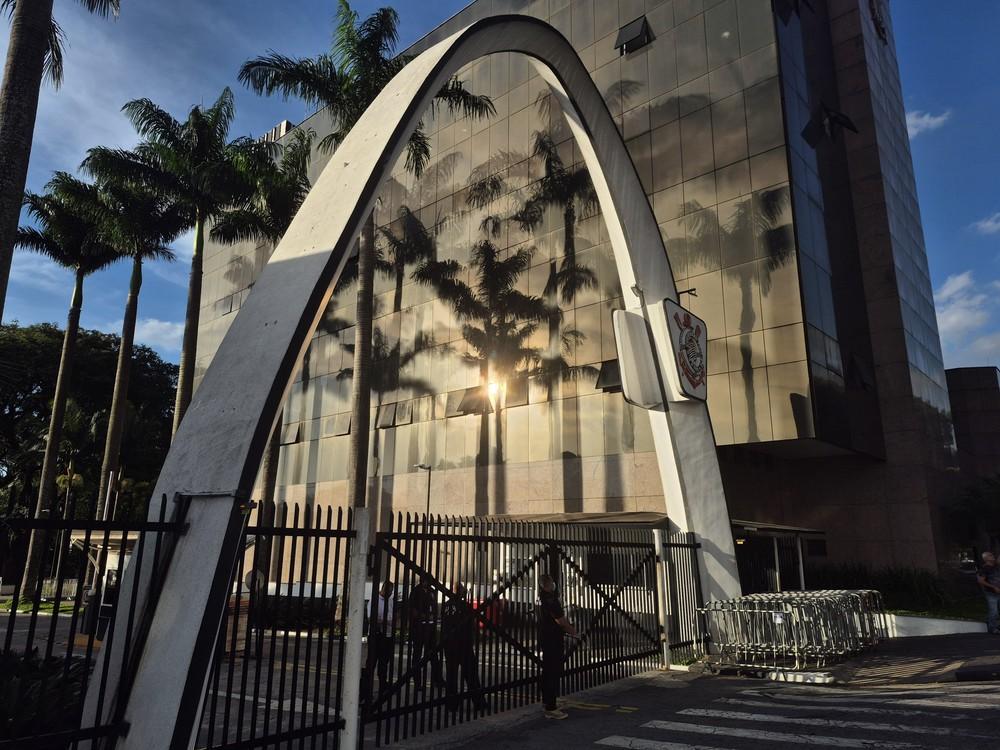 Conselheiros do Corinthians aprovam afastamento de Romeu Tuma Júnior