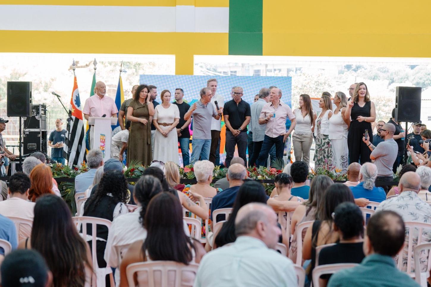 “Eu e o Furlan estivemos com o Tarcísio de Freitas na sexta-feira e ele falou que a Bruna ajuda demais o Governo do Estado, através do trabalho dela.” Disse o Prefeito Piteri