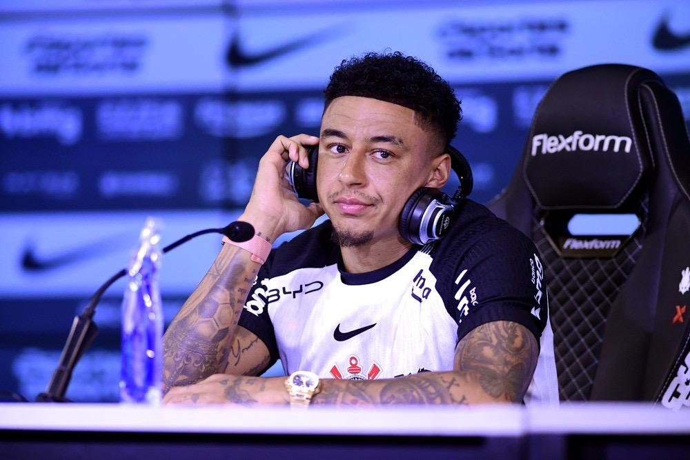 Lingard se vê pronto para jogar e revela papo com Memphis sobre Corinthians: 