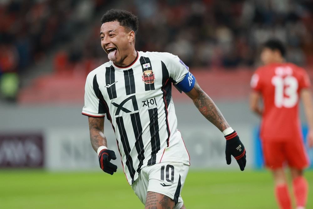 O peso da 77: novo reforço, Lingard vestirá camisa de ídolos e recentes frustrações do Corinthians