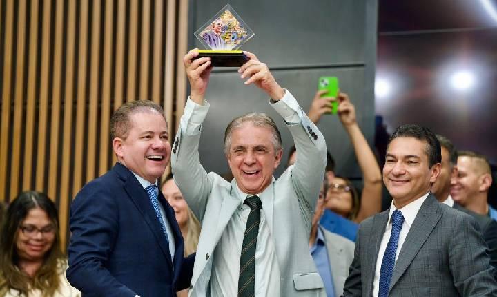 Rubens Furlan vai completar 50 anos de vida pública e foi homenageado na Sessão Solene na manhã desta quinta-feira (26) na comemoração de 77 anos do aniversário de Barueri