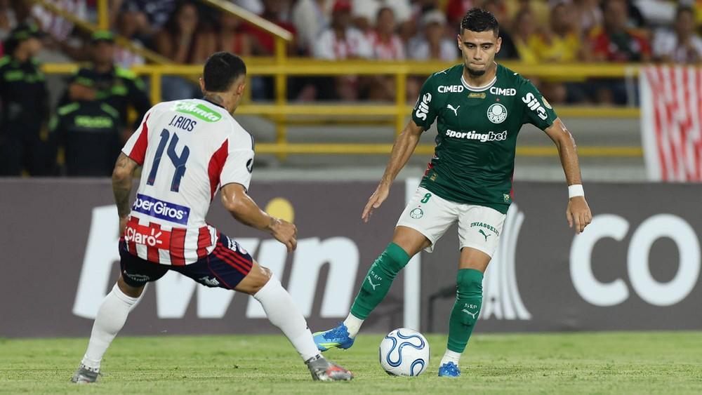 Análise: falha prejudica Palmeiras, que melhora com trocas, mas só empata em estreia na Libertadores