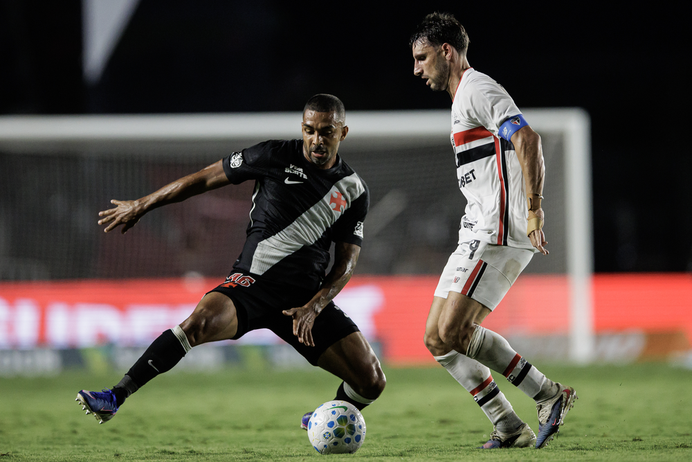 Análise: São Paulo recua demais, não aproveita bom momento e é punido com derrota de virada
