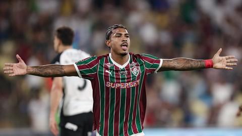 Fluminense amassa o Corinthians no Maracanã e chega à vice-liderança do Campeonato Brasileiro