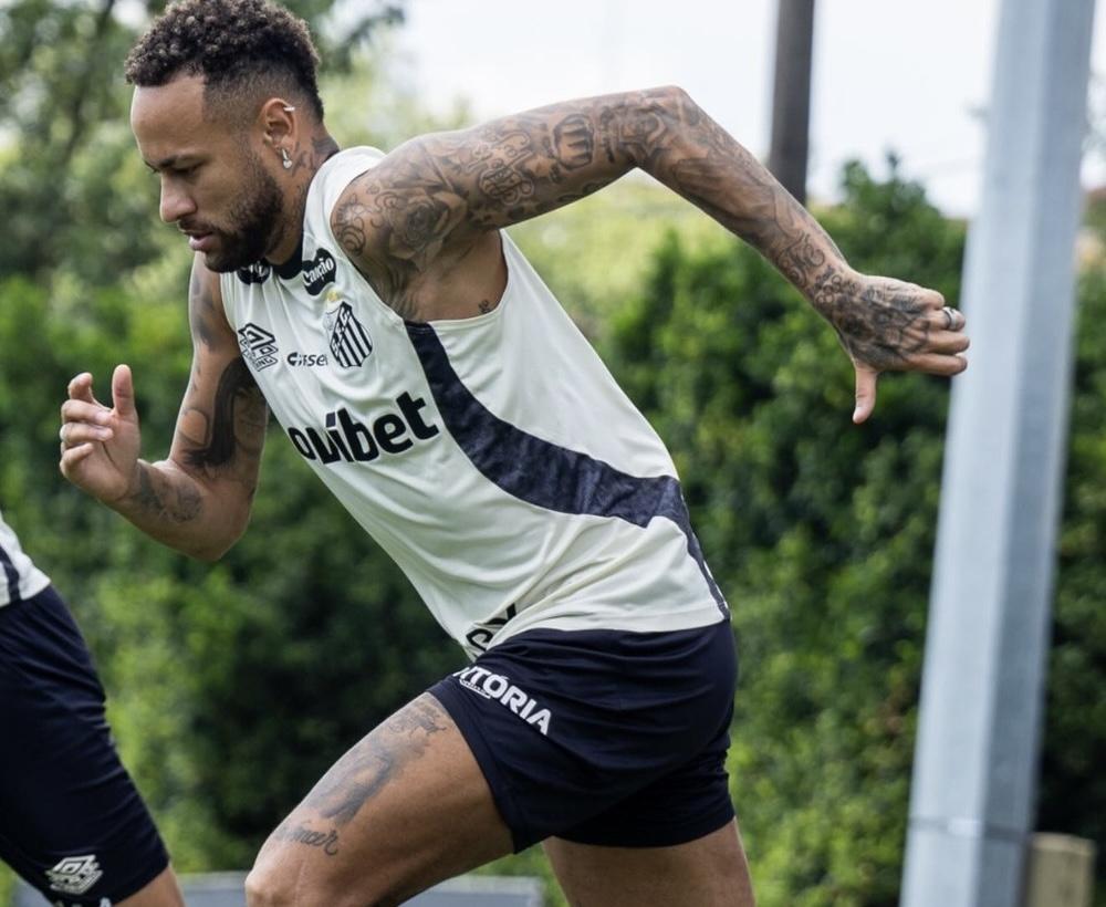Fora da estreia do Santos na Sul-Americana, Neymar treina no CT Rei Pelé