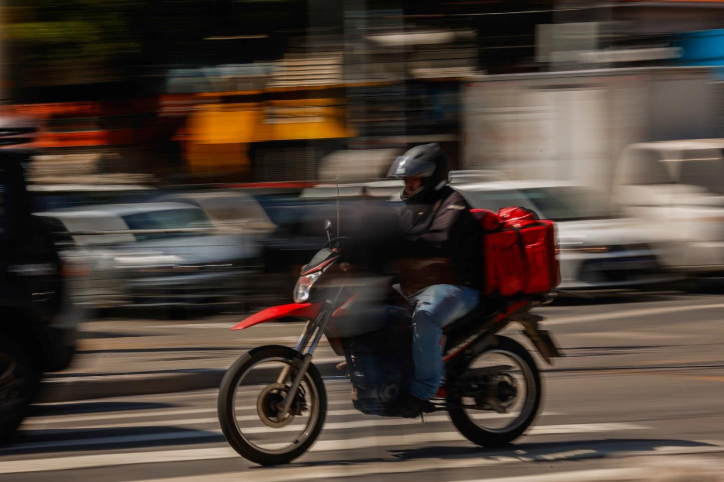 Mão na Roda: SP lança site com passo a passo para profissionalização de motoristas e motociclistas