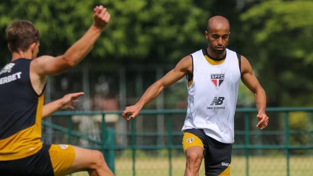 Treino do São Paulo: Lucas Moura se aproxima de retorno aos jogos
